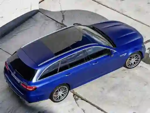 遊戲Mercedes Benz E63 Amg Estate Slide在線